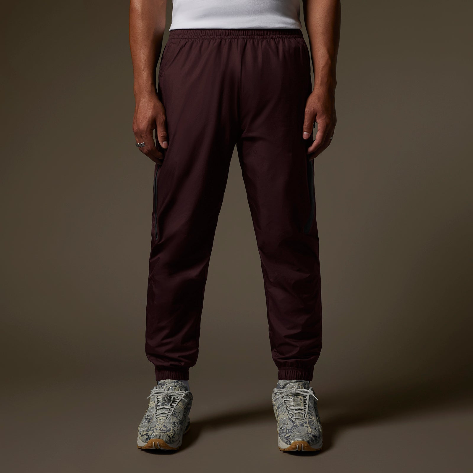 DEEP POCKETS NYLON TECH PANT